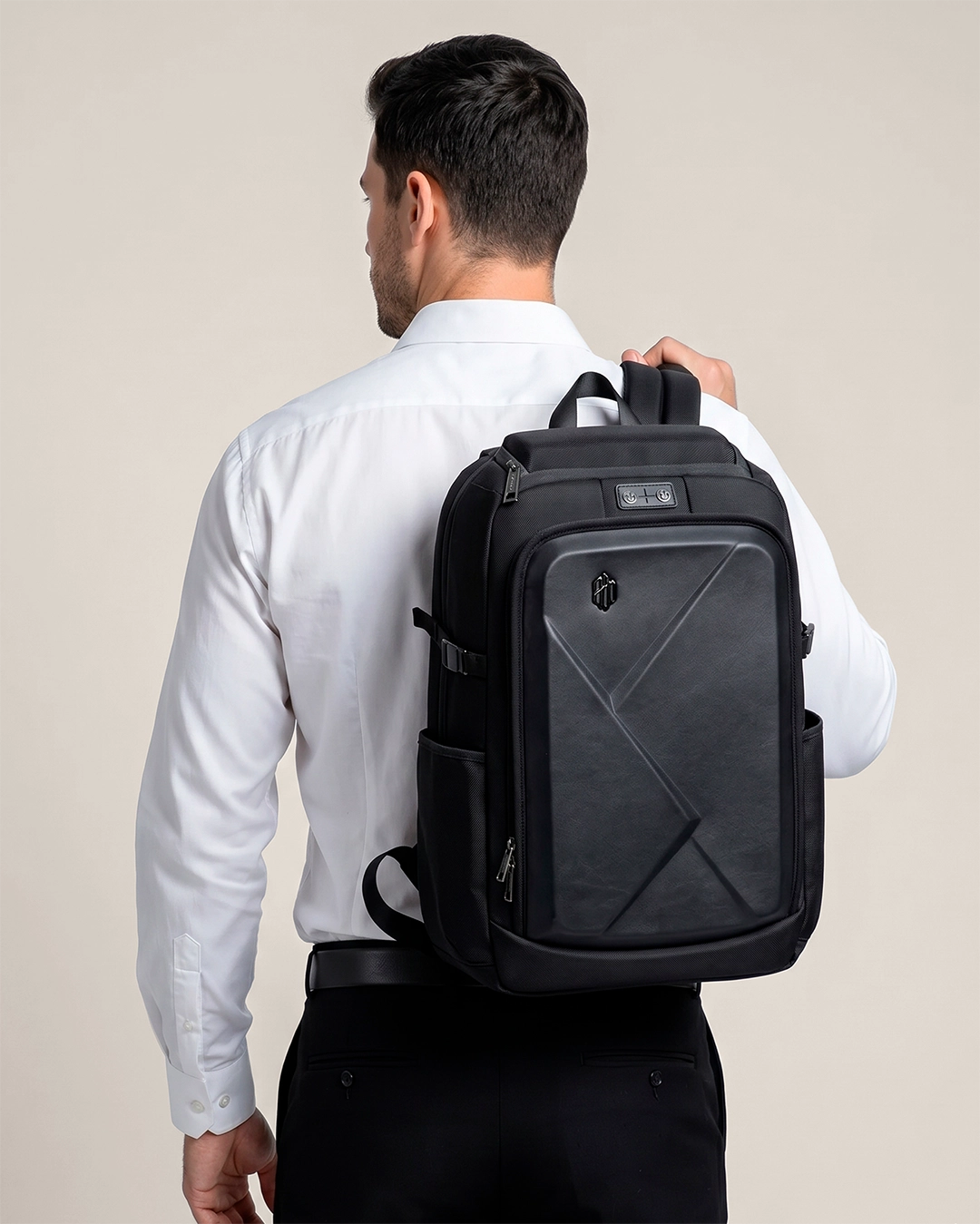 mochila executiva semi-rígida abs armour-x levatte preta 35 litros 1.3kg notebook 15.6 usb fone bolso óculos rígido trava peitoral airmesh resistente bem acabado visual tático imponente
