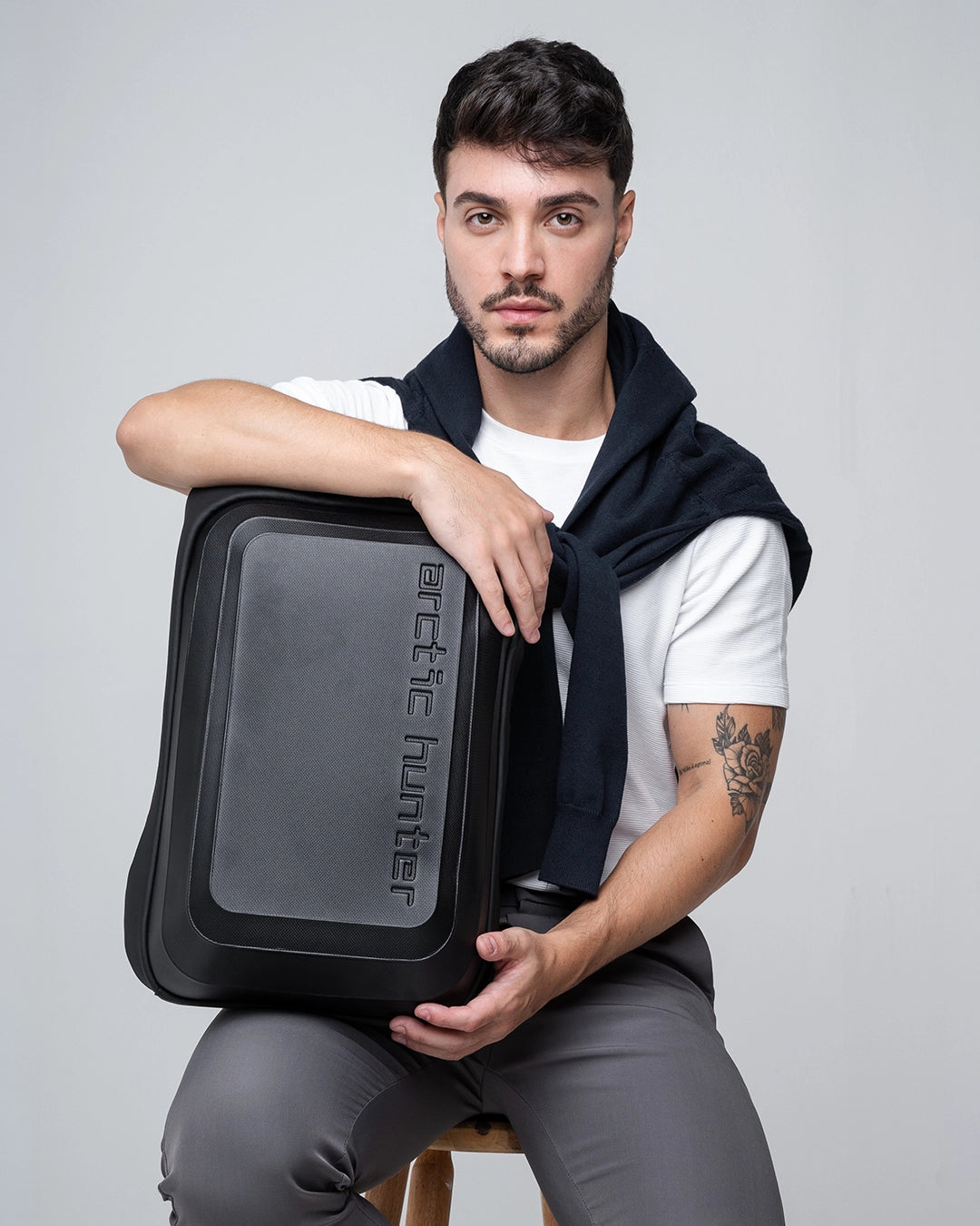 mochila executiva pro hunter levatte preta eva rígido trava tsa antifurto notebook 15.6 synccase inclusa 100 impermeável linda excelente qualidade ótimo acabamento 113 avaliações