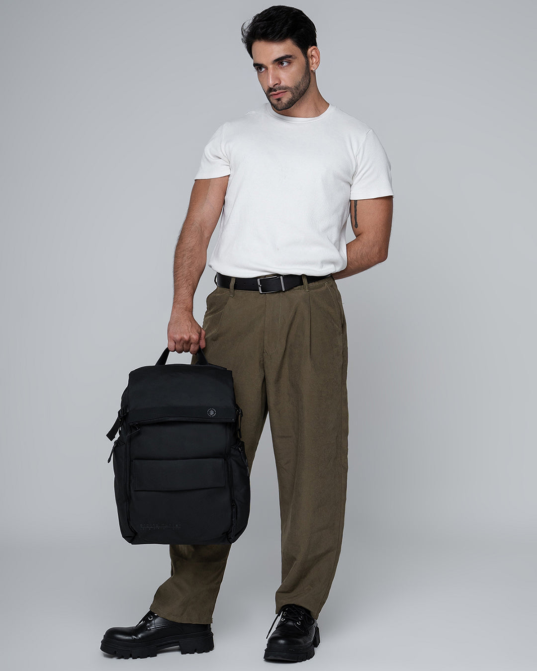 mochila executiva urbana notebook 15.6 urbanity levatte preta 39 litros usb integrada 3 compartimentos oxford resistente trabalho viagem corporativa