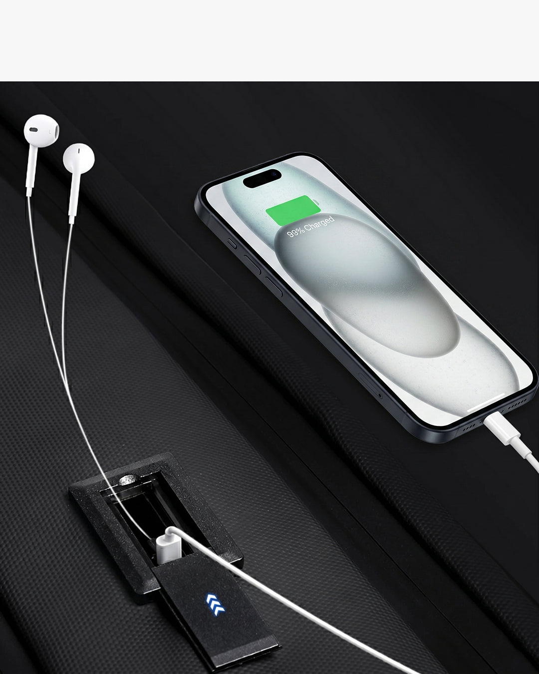 saída usb externa voyager powerbank interno carregar celular sem abrir mochila conectividade movimento trabalho aeroporto faculdade trajeto diário