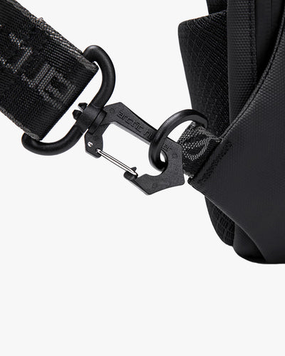 alça assinada ajustável branding exclusivo shoulder bag huepack conforto uso prolongado transversal crossbody bolsa urbana masculina estilosa elegante diferenciada