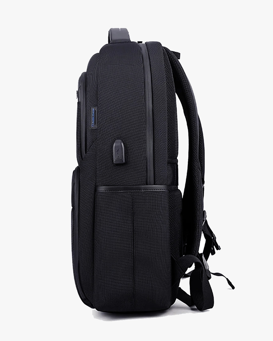 usb externa entrada fone lateral mochila raiden powerbank interior conectar dentro usar fora carregar celular ouvir música sem tirar mochila movimento