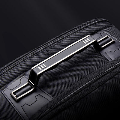 alça mão aço inoxidável premium mochila ezotc-x acabamento refinado resistência elegância executiva detalhes metálicos único diferencial mercado transporte alto padrão