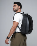 mochila guardian levatte detalhe produto preta semi-rígida material tecido prova água anti-riscos zíper ykk resistente design moderno executiva masculina
