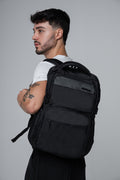 mochila raiden especificações 47x34x10 1kg poliéster 1680d notebook 15.6 4 compartimentos usb fone airmesh ykk acoplagem mala levatte preta