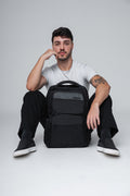 mochila raiden especificações 47x34x10 1kg poliéster 1680d notebook 15.6 4 compartimentos usb fone airmesh ykk acoplagem mala levatte preta