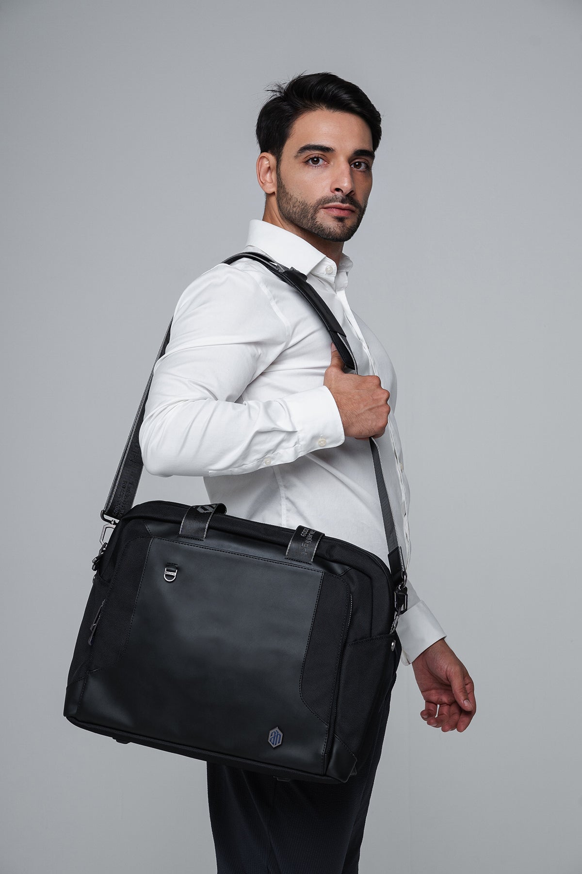 pasta executiva premium postman-pro levatte preta notebook 15.6 couro alça transversal removível alça mão dupla zíper premium masculina negócios trabalho alto padrão elegante sofisticada