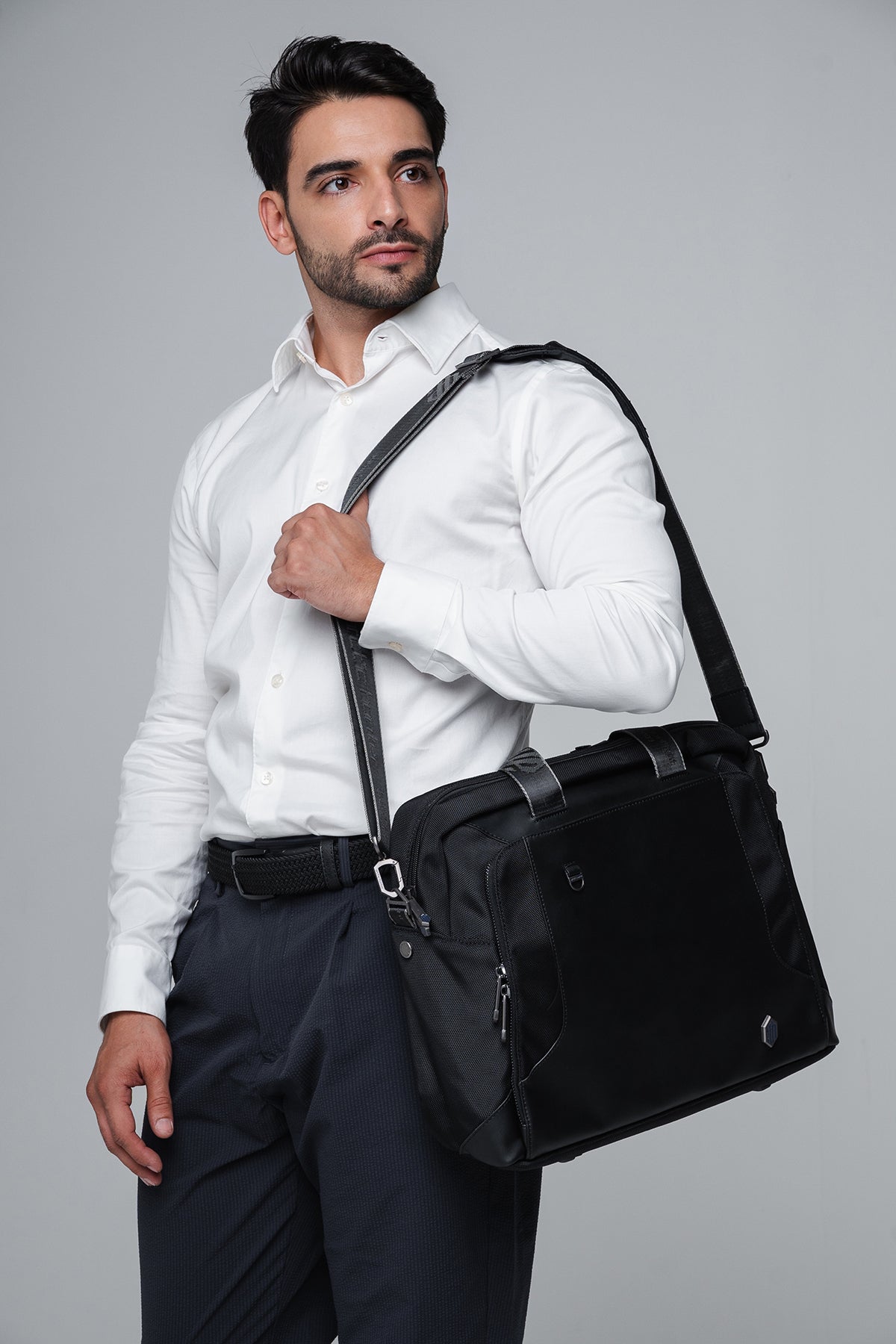 pasta executiva premium postman-pro levatte preta notebook 15.6 couro alça transversal removível alça mão dupla zíper premium masculina negócios trabalho alto padrão elegante sofisticada