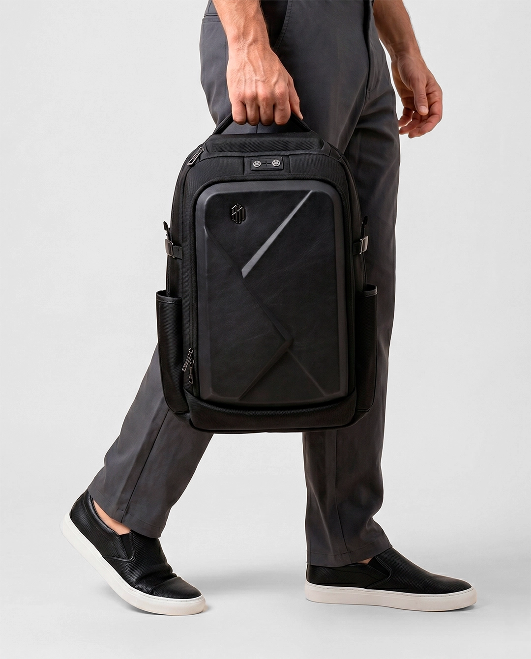Mochila Para Notebook 15" Executiva Com Porta USB Modelo Armour X
