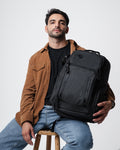 mochila fotográfica photographer x levatte preta 50 litros poliéster 1680d impermeável câmera dslr mirrorless lentes drone tripé notebook 17.3 usb fotógrafo profissional
