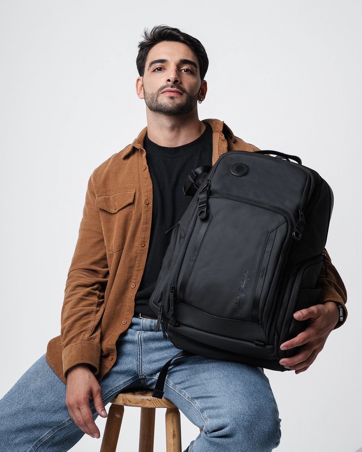 mochila fotográfica photographer x levatte preta 50 litros poliéster 1680d impermeável câmera dslr mirrorless lentes drone tripé notebook 17.3 usb fotógrafo profissional