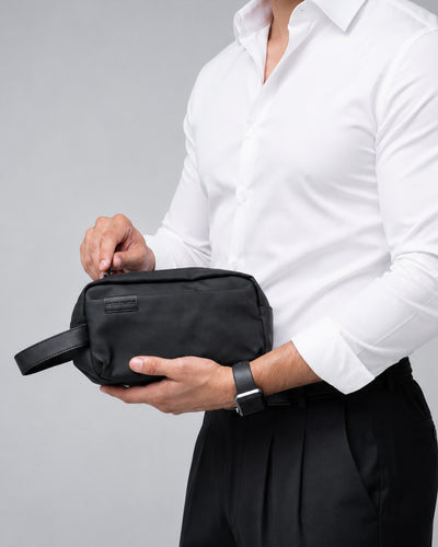 necessaire viagem masculina premium travel-t levatte preta poliéster 1680d semi-rígida 4 litros 0.3kg zíper ykk cursor metálico alça couro elegante discreta