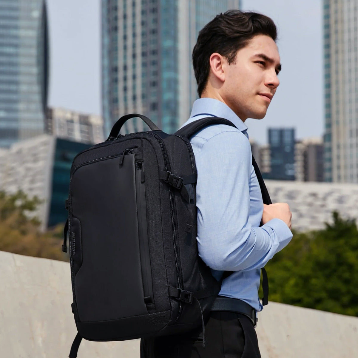 mochila pack-r especificações técnicas expansível notebook 15.6 tablet zíper ykk impermeável fitas compressão alça mala acoplagem bagagem mão levatte preta ficha técnica